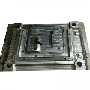 Kolmipisteinen turvavöiden ohjaus