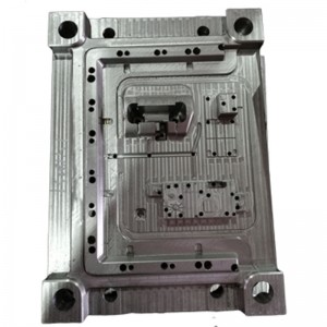 Kolmipisteinen turvavöiden ohjaus