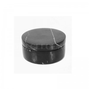 Musta marmorinen suolakellari