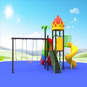 ulkona kruunun katto leikkikenttien leikkikenttälaitteet lasten kanssa keinuva diapeli lapsille