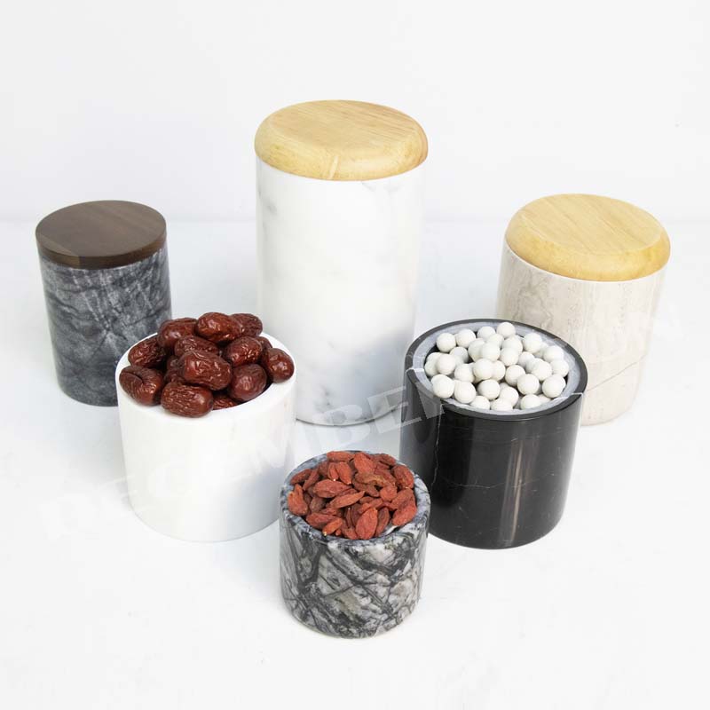 Marmoripurkki, jossa kansi, keittiövälineet