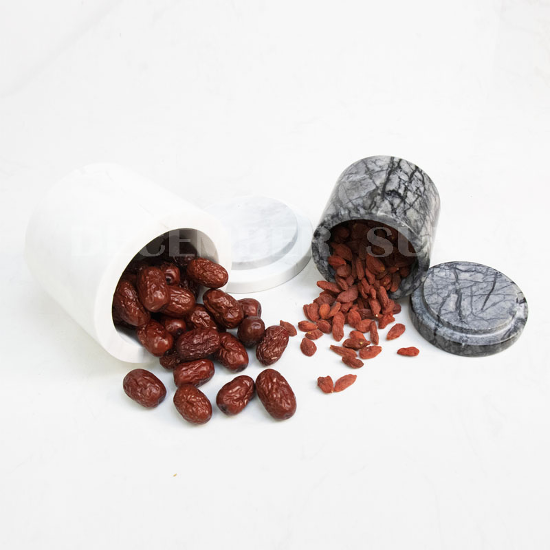 Marmoripurkki, jossa kansi, keittiövälineet