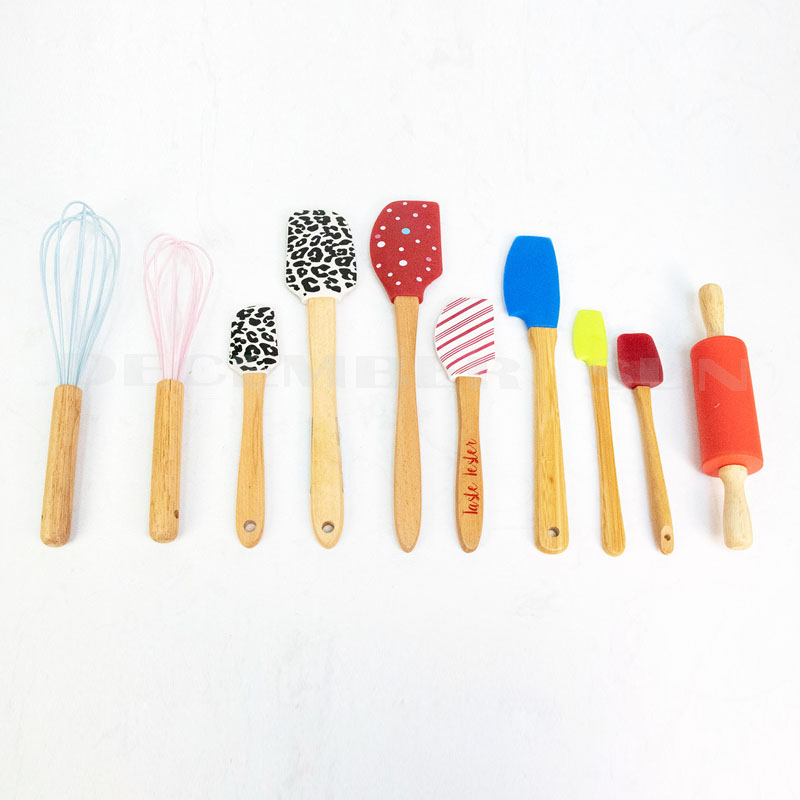 Käyttäjäystävällinen keittiöväline ja pidike