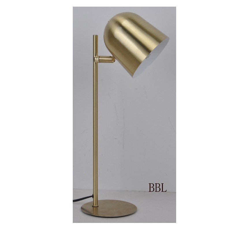 Pöytävalaisin pyörivällä metallivarjolla