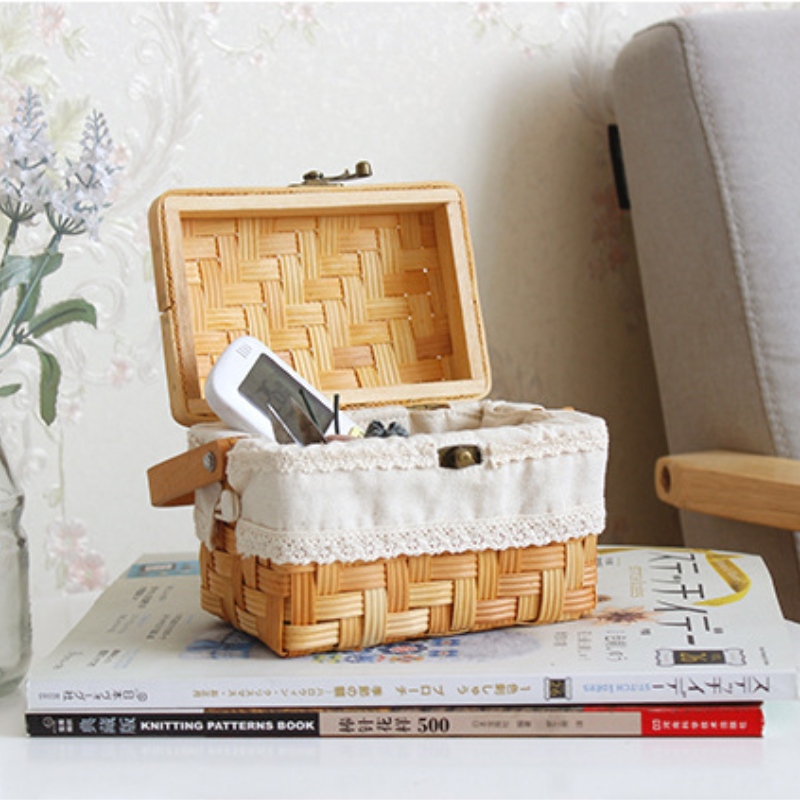 Puusta kudottu kori, jossa on kansi