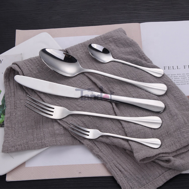 18PCS Mirror Polishing Tableware Set Utensilil Set, Knives, Forks, Spoons for Home and Restaurant
