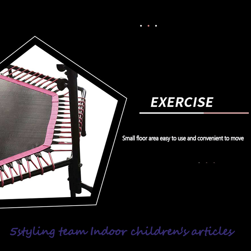 Lapsille tarkoitettu trampoliini, sisäkäyttöön tarkoitettu kaupallinen trampoliini, ulkoilmassa kasvatettu trampoliini, ulkona oleva suuri trampoliini, jossa on suojaverkko