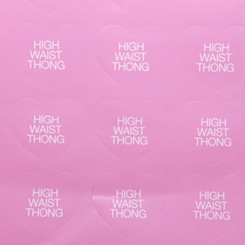 Miten itseliimautuvan pakkauspaperin jäljet voidaan poistaa käytön jälkeen