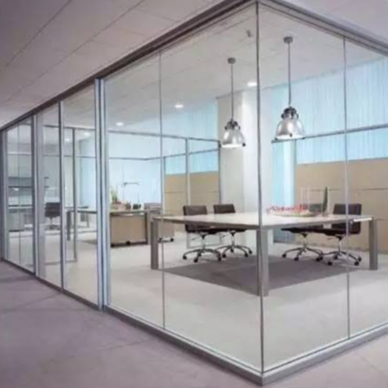 Hajotusta lasista valmistettujen lasilattian jousimiittien yksityiskohtainen asennusmenetelmä