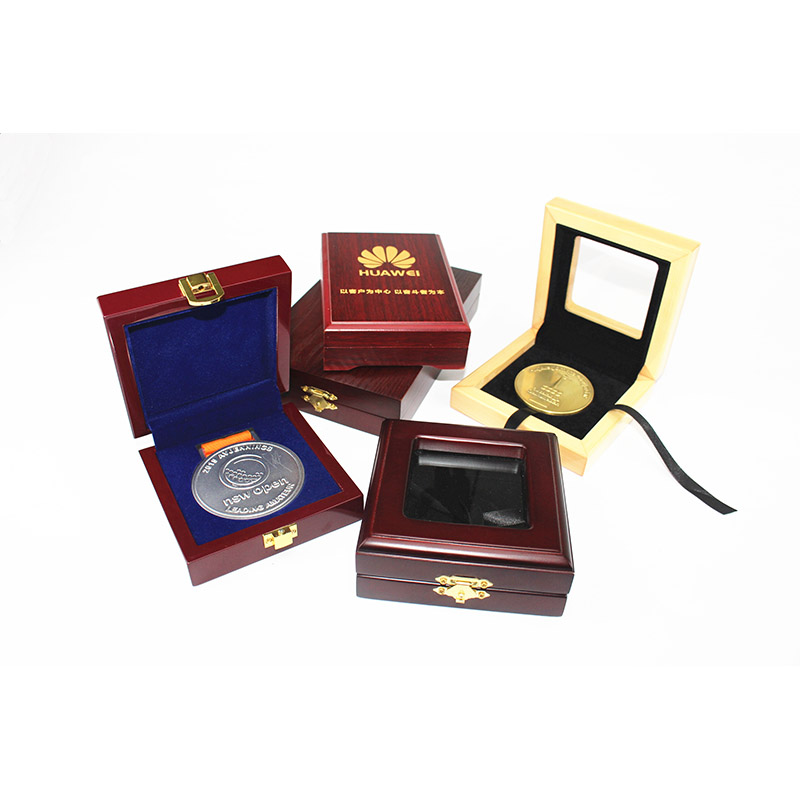 Rannekellokoru Korulaukku Mitalikotelo Korurasia Rannekoru