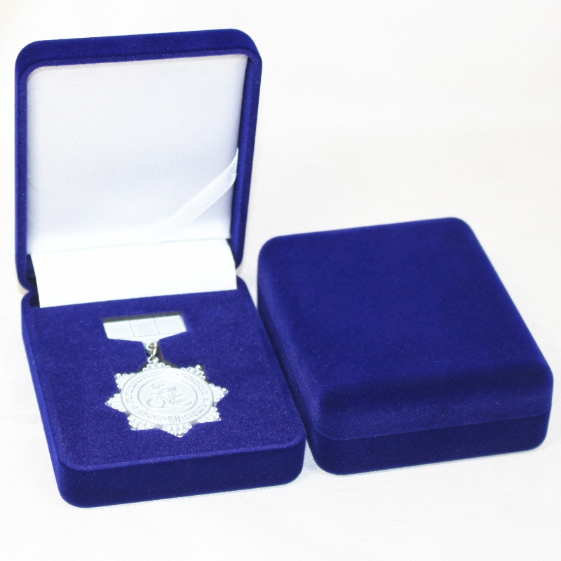 D-26 pyöreä kuvio Velvet Box kolikkoa, kaulakorua ja virkamerkkiä varten, mm.75*95*32mm, painot noin 65g