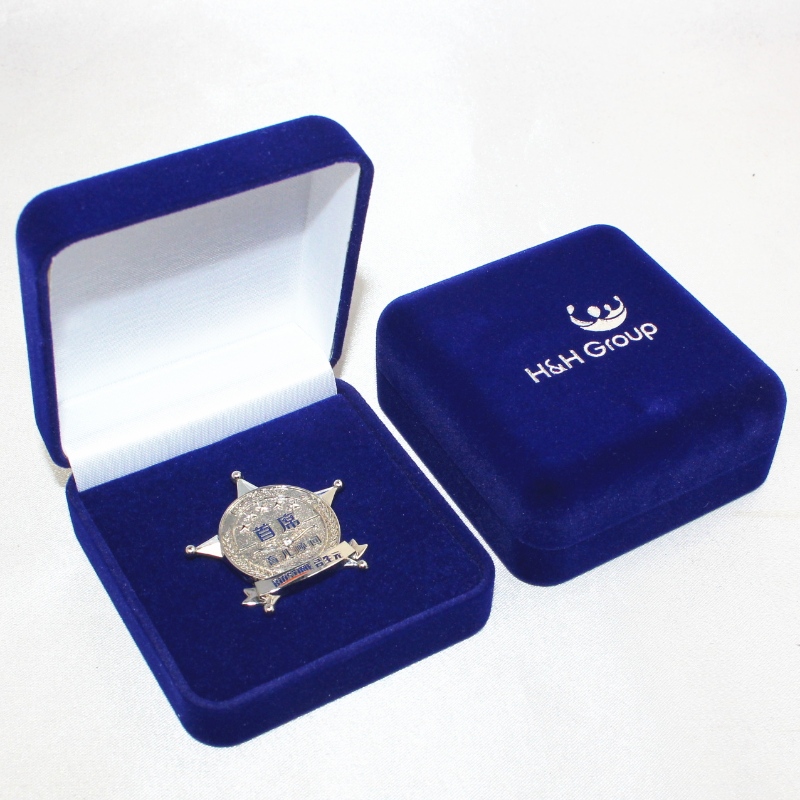 Kohta F-2S pyöreä muoto Velvet Box virkamerkkiä ja rahaa varten, mm.52*57*25, painot noin 26g