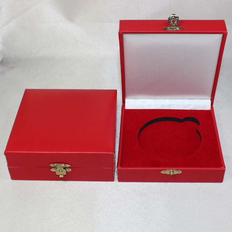 Erä V-06L neliö Muovisalaatti Paperilaatikko 60-80 millistä kolikkoa, mitalia jne. varten mm.100*100*40, paino noin 110g