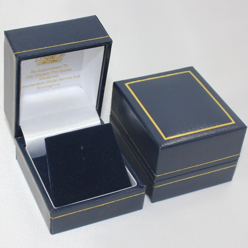 Tavara V-07 neliömuovilaatikko, jonka on peittänyt Leatherette Paper läpimitta 25-30 mm kolikko, virkamerkki, rengas jne. mm.46*53*38, paino noin 40g