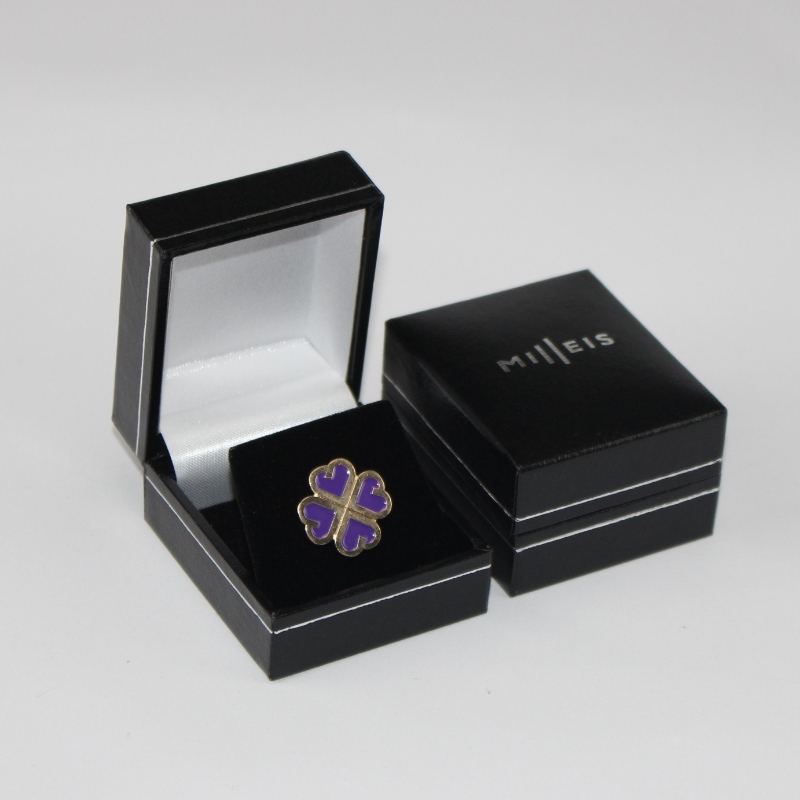 Tuote V-07S neliömäinen muovinen keinonahkapaperilaatikko halkaisijaltaan 25-30 mm kolikolle, rintamerkille, renkaalle jne. Mm. 46 * 53 * 32, paino noin 35 g