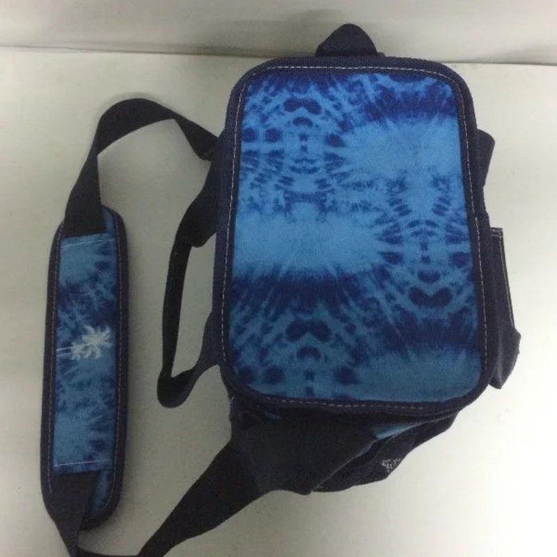 Eristetty jäähdytinpussi, jossa jääpakkauslisäke