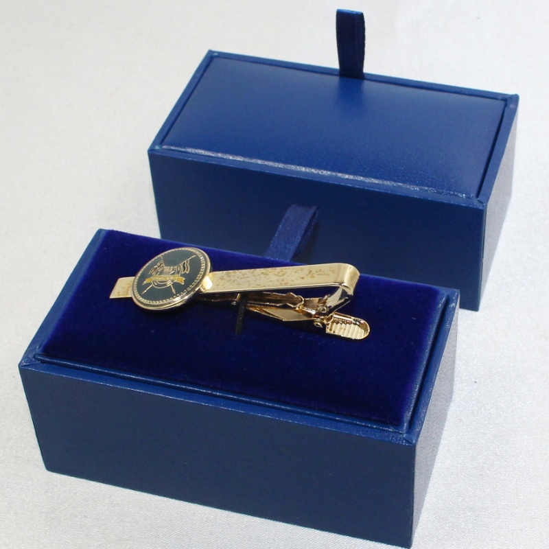 Tavara V-20 suorakaide PU nahkalaatikko 60mm solmion kalvosinnapit jne. mm.85*45*36, paino noin 55g