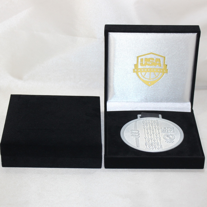 Tuote V-22S neliömäinen flanettilaatikko 90 * 90mm kolikolle, rintanappi ＆ mitalille jne. Mm.128 * 128 * 34, paino noin 170g