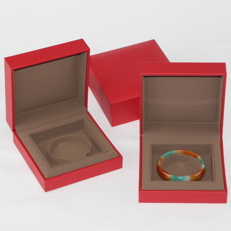 Hienot korupakkauslaatikot, erikoislaatuiset punaiset korut, rannekorurasia, jossa on vaahtosieni, koko on 115*115*45mm