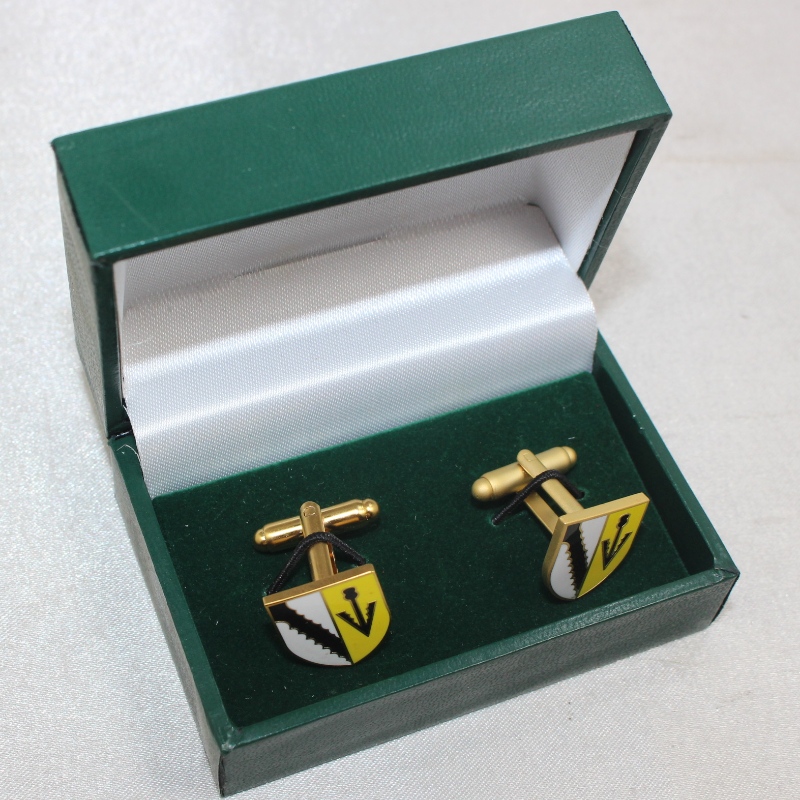 Tuote VK-1 suorakaiteen muovipakkaus, joka on peitetty keinotekoisella paperilla 58 * 20 mm: n solmikiinnikkeelle, avainketjulle, kalvosinnapit, merkki jne. Mm.75 * 50 * 38, paino noin 56 g