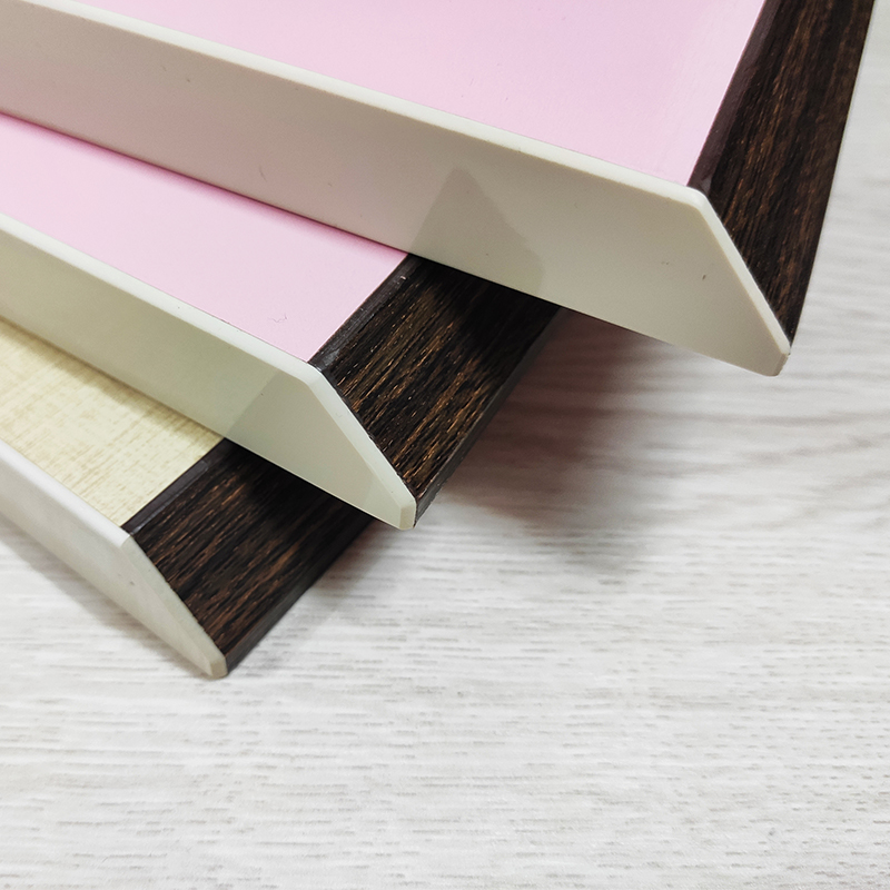 Miksi paneelin pinta on saastunut reunojen avaamisen jälkeen?