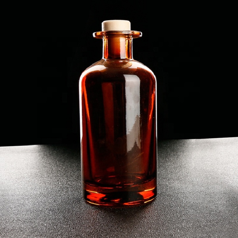 Värillinen ruokohajotinlasipullo korkealaatuisella