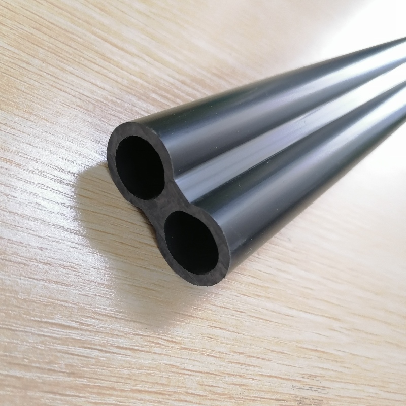 tilaustyönä tehdyt erikoismuotoiset mustat pvc-putket, muoviputket, puristetut pvc-putket kädensijaa varten
