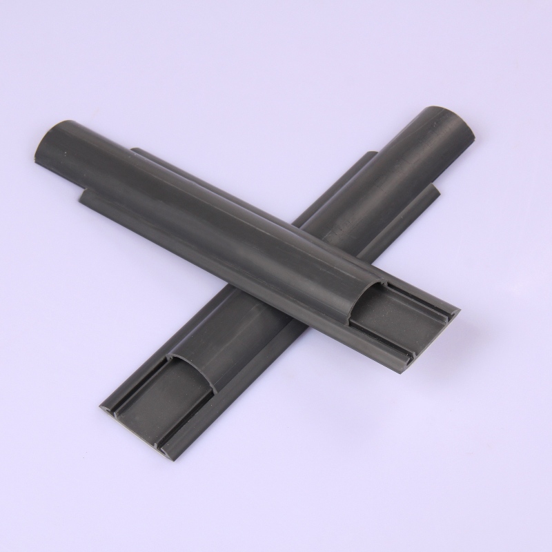 PVC:n kaapelisuojus PVC:n lattian sähköjohdon peittävä muovinen kaapelipeite