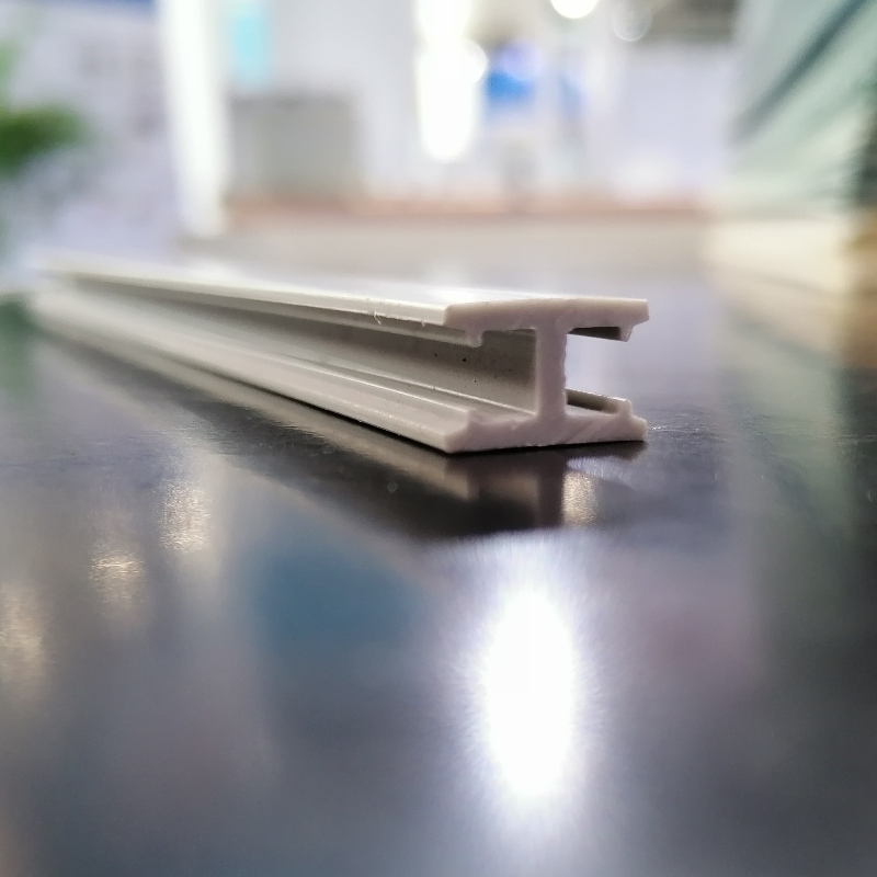 Korkean lujuuden omaavien yhdysjohtojen asennustyöt Erityiset ilmastointikanavien laipat PVC U:n laipat tuuletusjärjestelmää varten