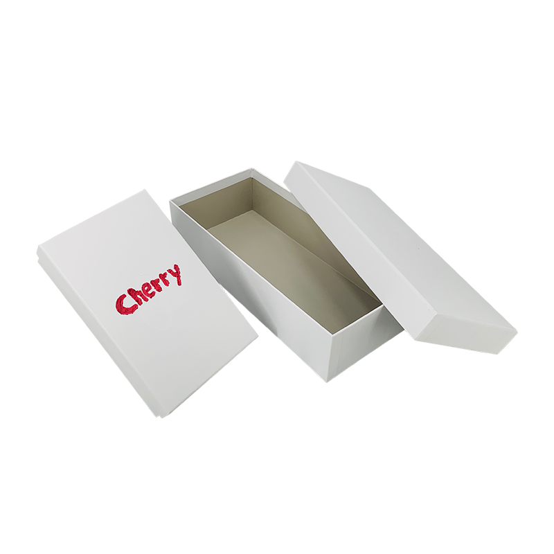 Laatikko mini-samppanjaa ja kiiltoja varten