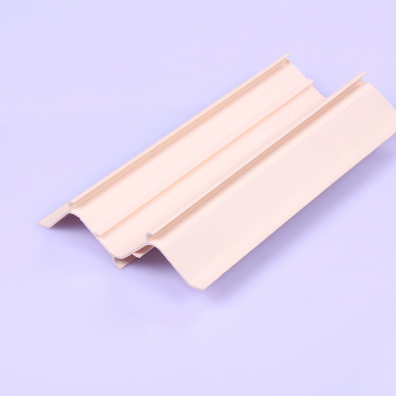 mukautettu PVC-muovipaneelin siipiprofiili pisaranerotinprofiileihin
