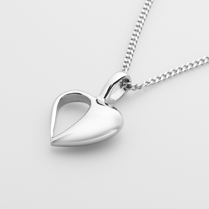 Naisten ruostumattomasta teräksestä valmistettu sydänriipus-kaulakoru