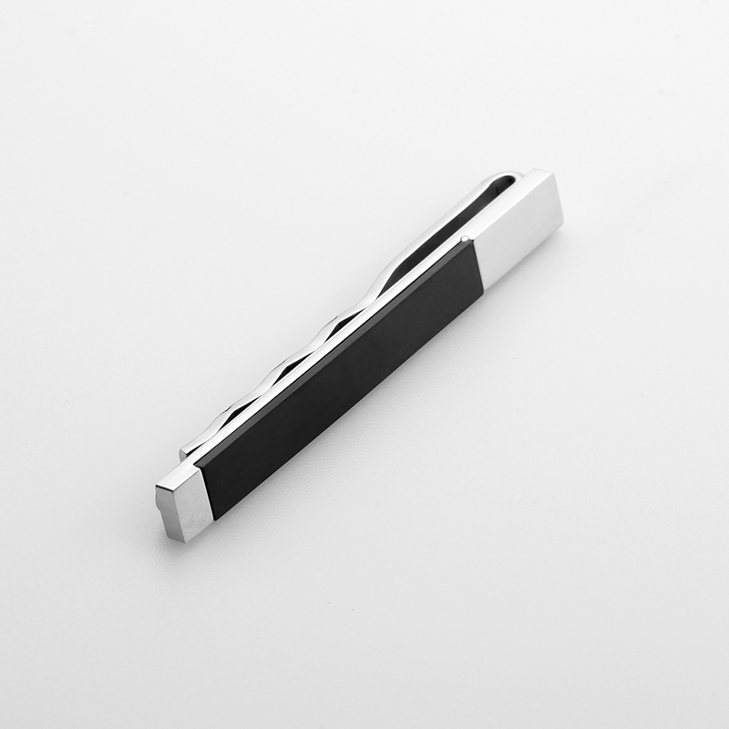 Tukku miesten ruostumattomasta teräksestä valmistetut kaksisävyiset solmioneulat