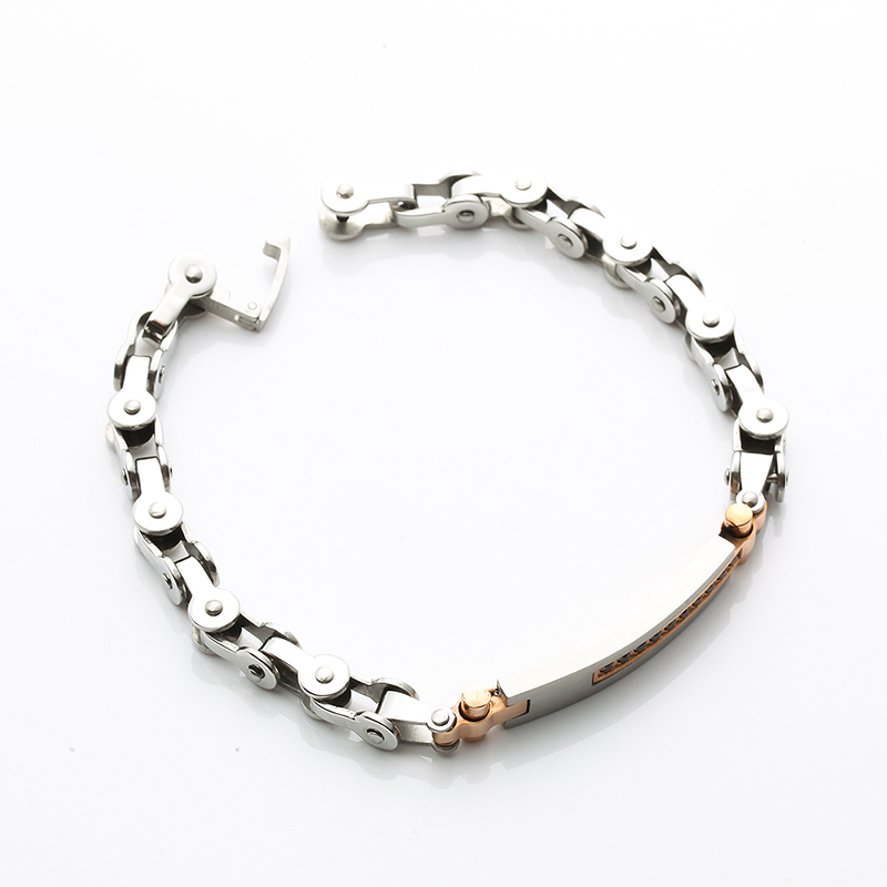 Kaksisävyinen 18 K: n kullanvärinen ruostumaton teräsrannekoru CNC CZ Stone Fashion rannerengas