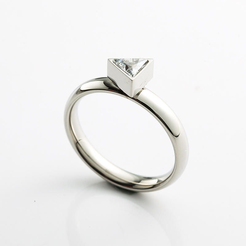 Naisten ruostumaton terässormus kulta \/ ruusukulta \/ hopeasormus CZ-kivisormus