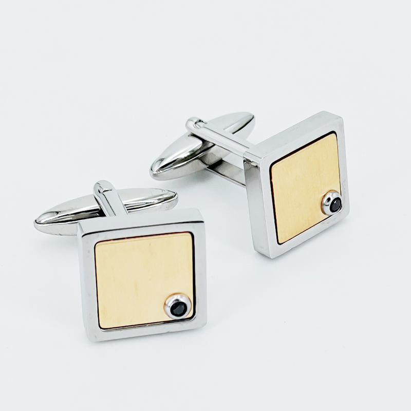 Miesten kaksisävyiset kullatut ruostumattomasta teräksestä valmistetut kalvosinnapit musta CZ-kivi