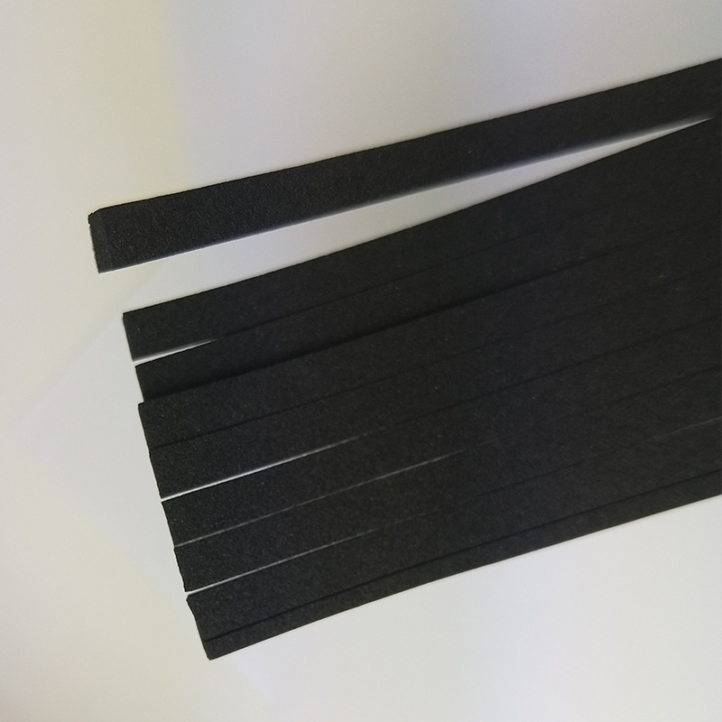 Tehdas toimittaa mustaa EPDM-vaahtoa, palamista hidastavaa liimavaahtoa, iskunvaimennus- ja tiivistysvaahto voidaan leikata