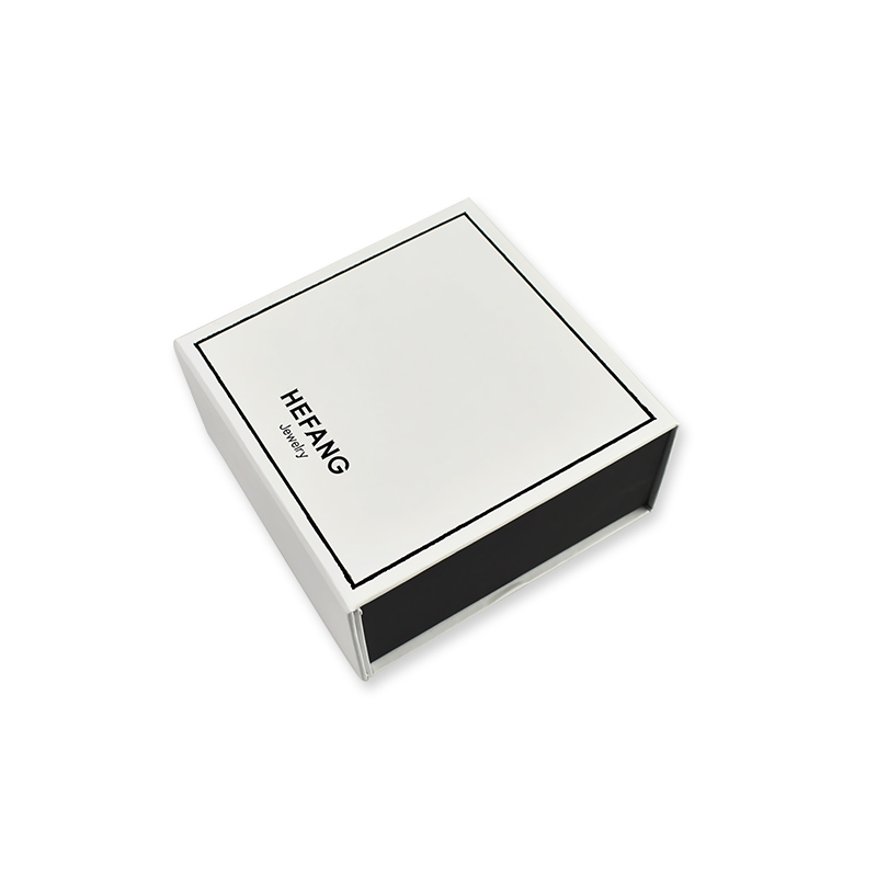 Jalokivilaatikko/neliölaatikko (Square box)