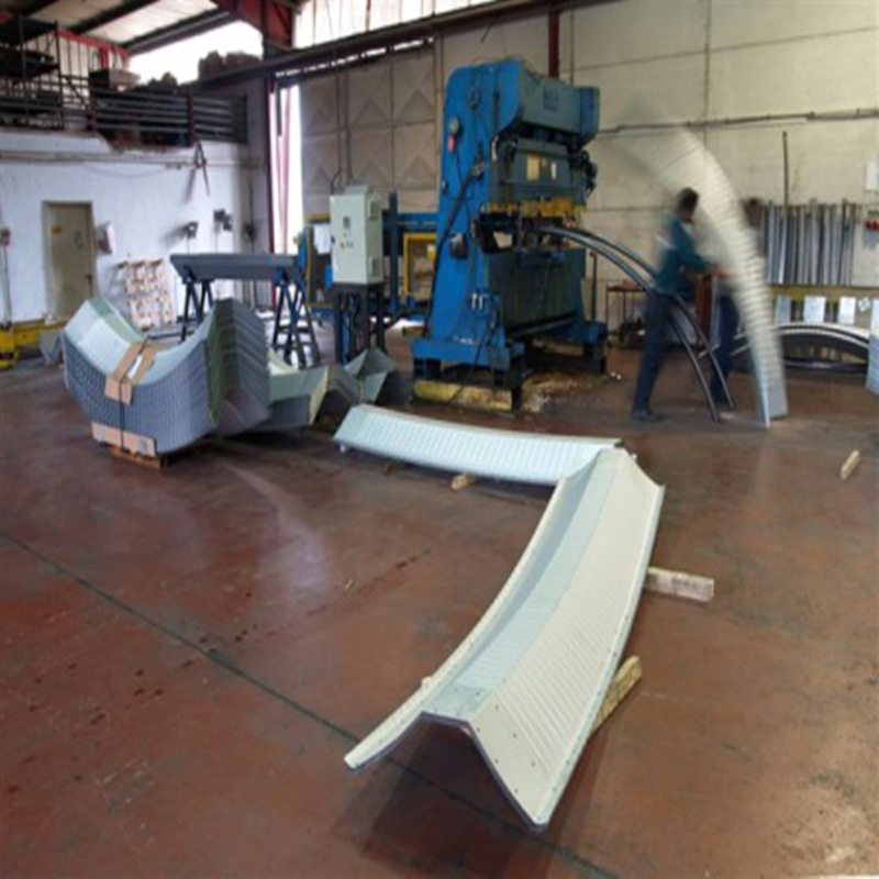 Ei-palkkimutterin ja pultin monen muotoisen rakennuksen tuotantolinja