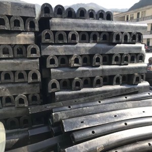 Puoliympyränmuotoinen kuvio Defensa Marina dock -sataman kumipuskuri, suorakaiteen muotoinen puskuri