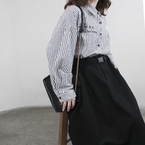 Rentoutunut muotoilu Minimalistiset tyyliset tavalliset tavalliset tasaiset värit Raivattu Ohitetut erikoispiirteet 17825 pystyraiteiset paidat