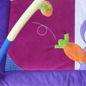 Neliömäinen leikkimatto - kani