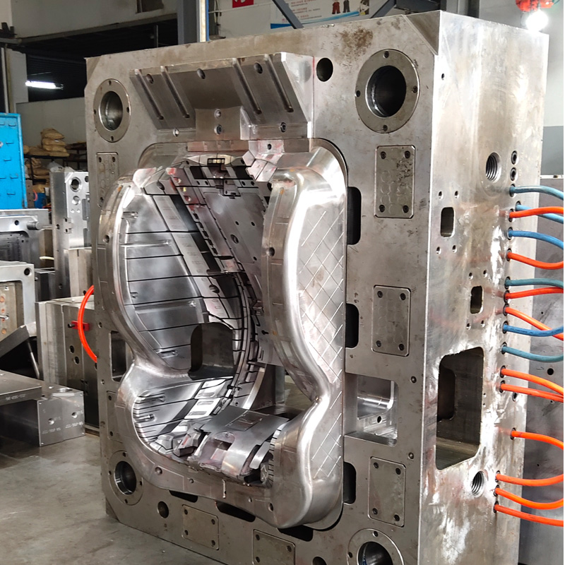 Uusi energian auton myyntinousee 675% helmikuussa edellisvuodesta