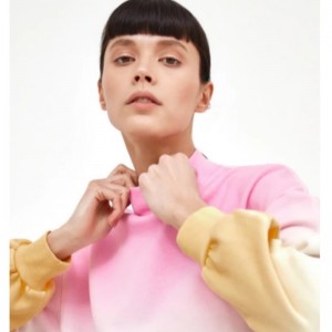 Tie-dyeneulottu villapinta