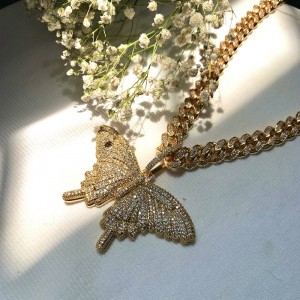Muoti Bling Pink Butterfly kaulakoru iso koko kiiltävä perhonen riipus kuuban ketju