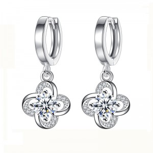 Neljälehti Clover korvakorut