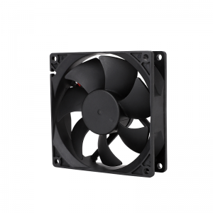 DC harjaton tuuletin