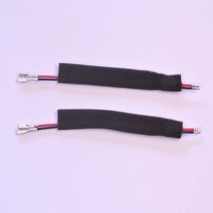 Sisäänrakennettu kaiutinjohto