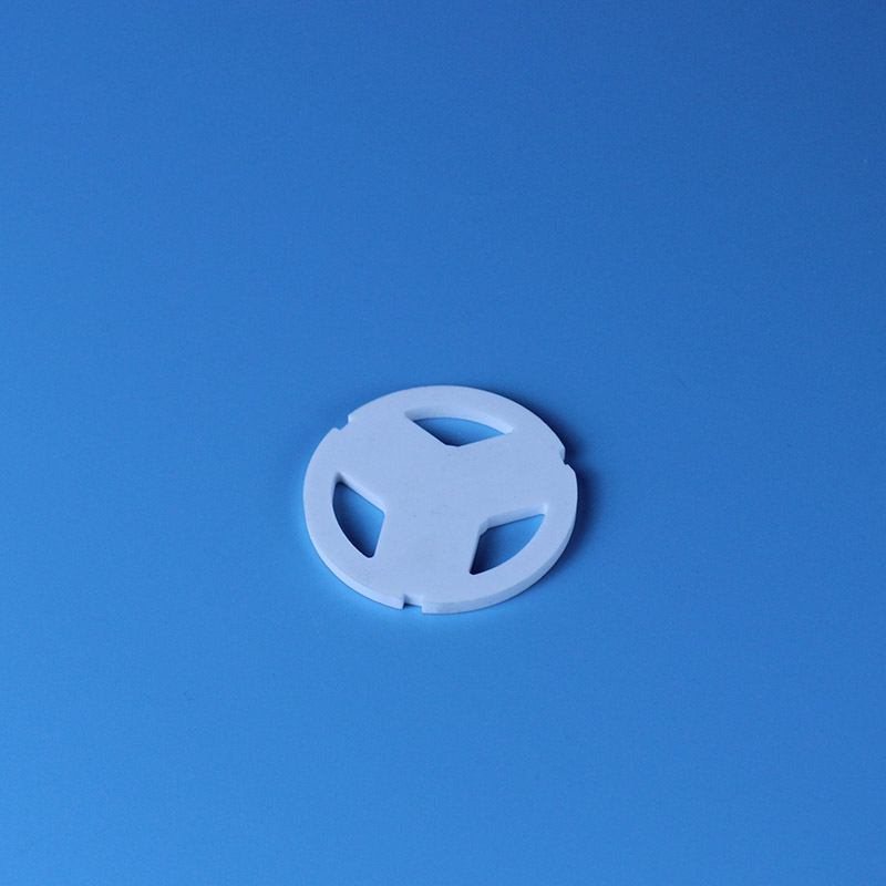 Tietoja 99 alumiinioksidin keramiikan kovuudesta ja hauraudesta