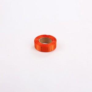 Värikäs kudottu vaatetusmerkki